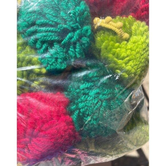 Glitzhome Multi Color Pompom pom pom Garland - Picture 4 of 4